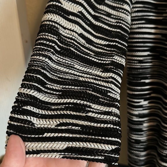 🖤 Chicos Cardigan. EUC. Chicos size 1/US size M. - Picture 4 of 6